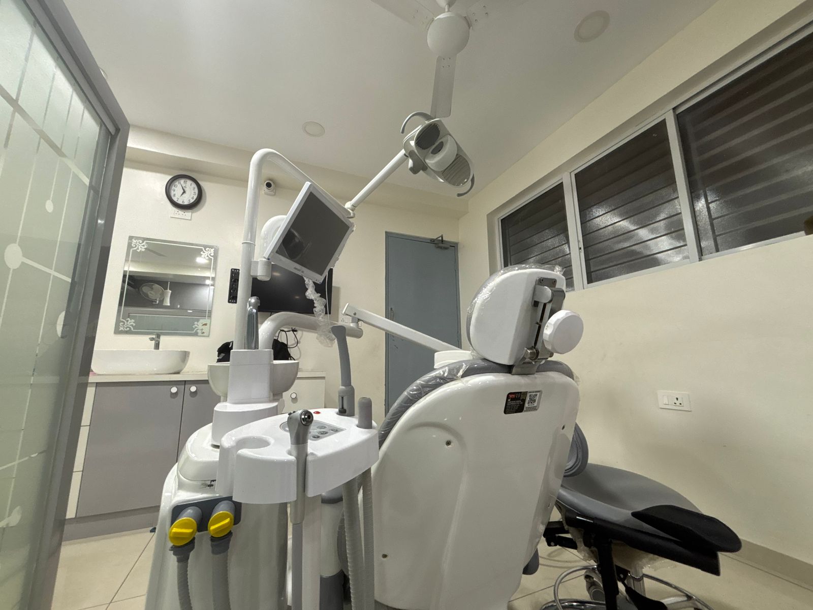 Dr. Teeth treatment room