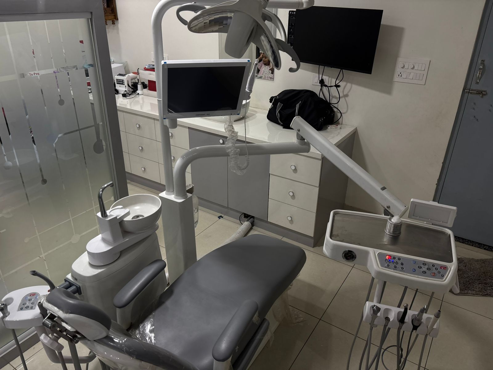 Dental chair with monitors