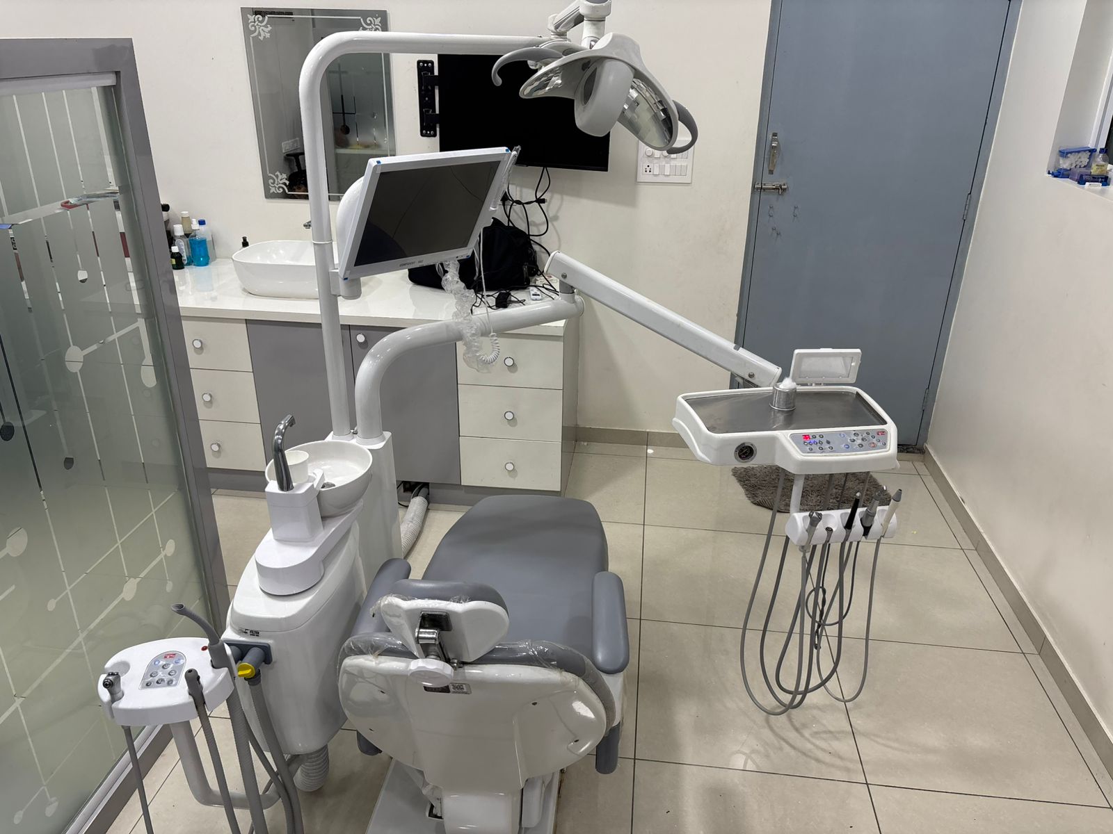 Clinic treatment room wide view