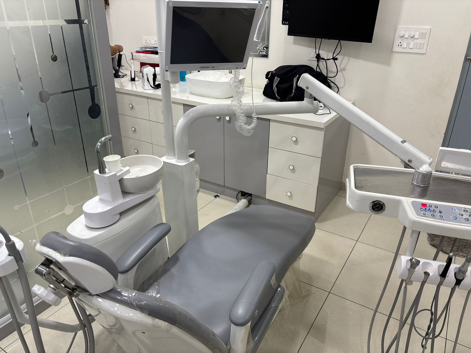 Dental chair full room